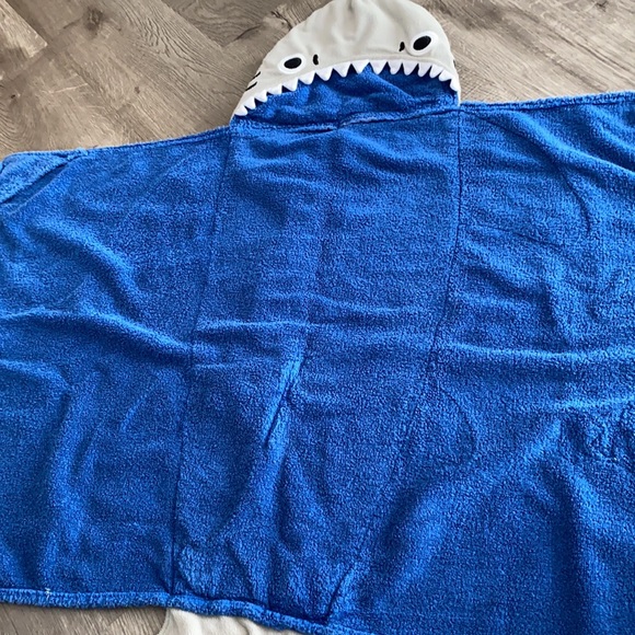 Company Kids Shark Hooded Bath Towel - Picture 6 of 7